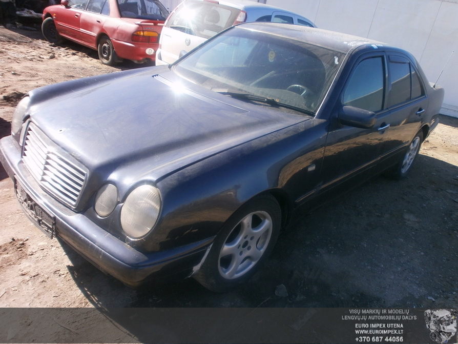 Подержанные Автозапчасти Mercedes-Benz E-CLASS 1997 2.2 машиностроение седан 4/5 d. синий 2014-3-29