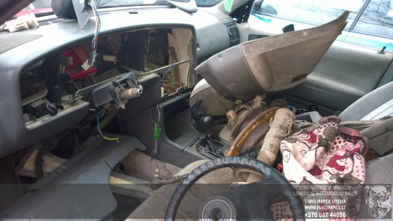 Used Car Parts Volkswagen PASSAT 1991 1.8 Mechanical Universal 4/5 d. Red 2015-2-25