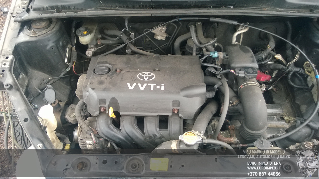 Подержанные Автозапчасти Toyota YARIS 2001 1.3 машиностроение хэтчбэк 4/5 d. черный 2015-11-09