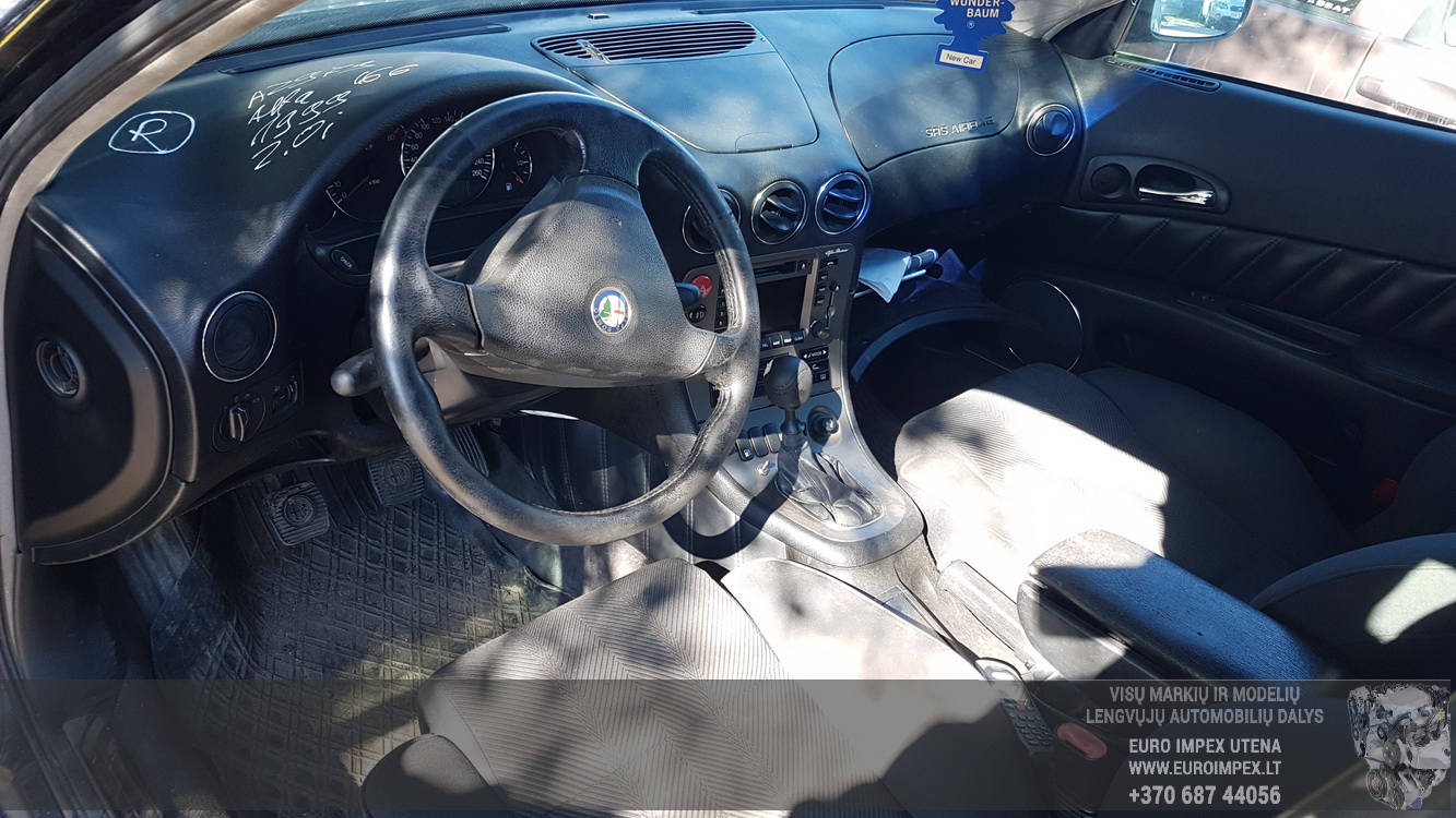 Подержанные Автозапчасти Alfa-Romeo 166 1999 2.0 машиностроение седан 4/5 d. черный 2016-9-15