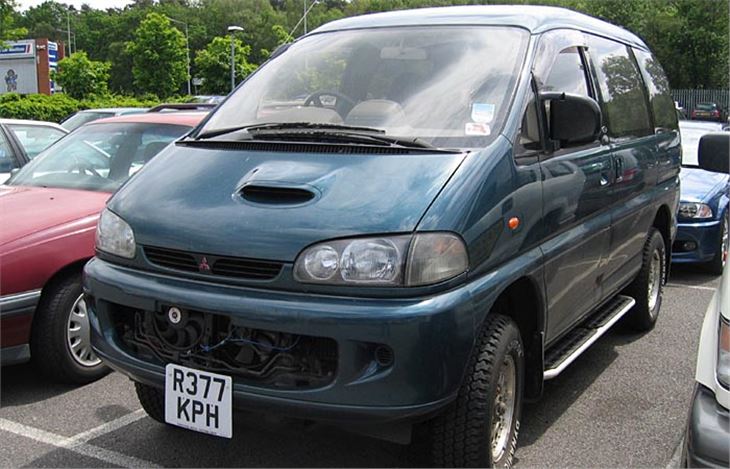 Подержанные Автозапчасти Mitsubishi DELICA 1995 2 автоматическая минивэн 4/5 d. лазурный 2016-9-29