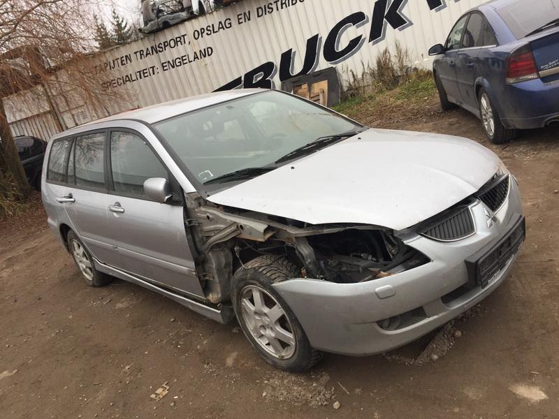 Подержанные Автозапчасти Mitsubishi LANCER 2004 1.6 машиностроение универсал 4/5 d. серебро 2018-11-12