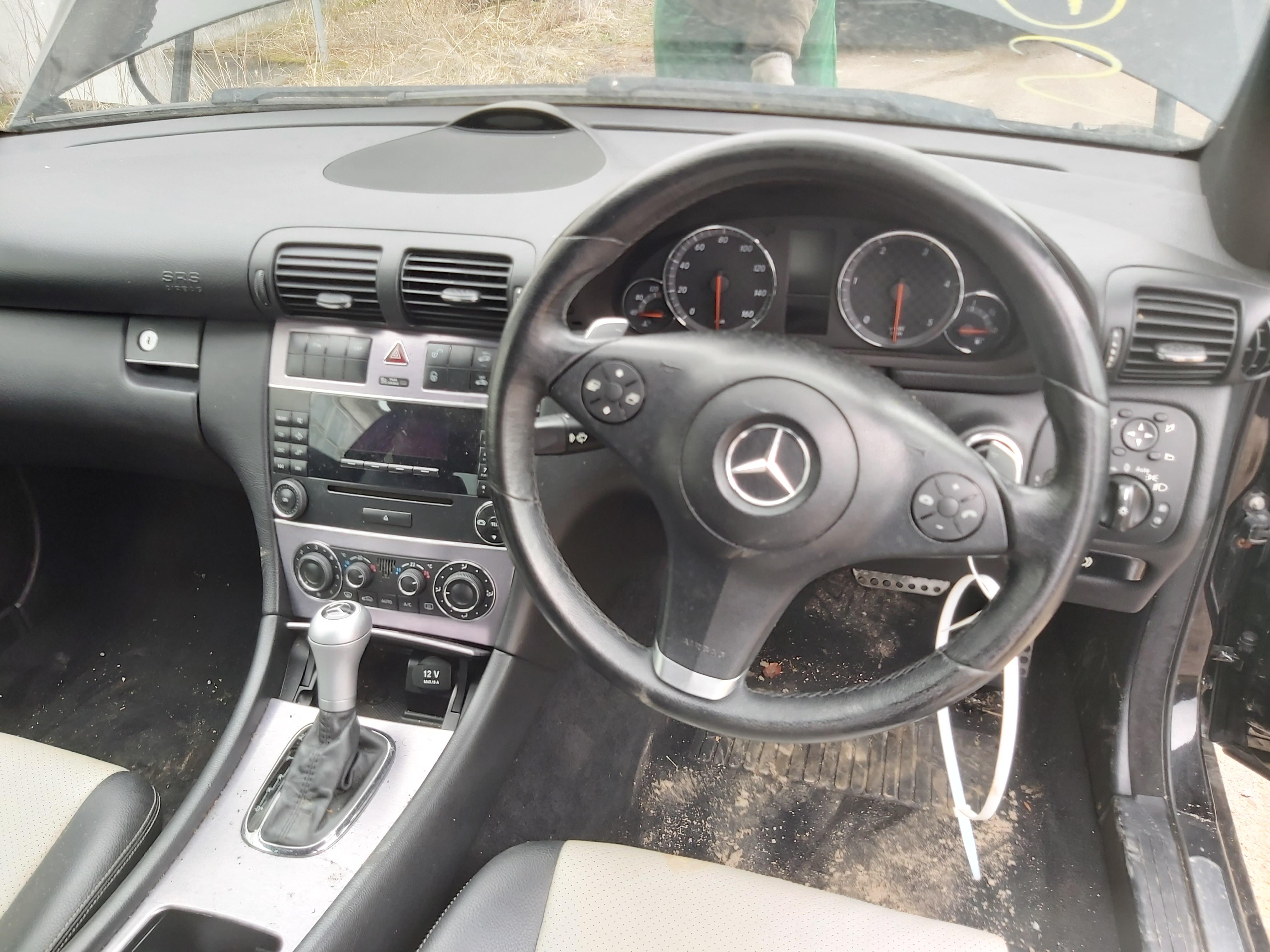 Подержанные Автозапчасти Mercedes-Benz CLC-CLASS 2008 2.2 автоматическая Купе 2/3 d. черный 2020-3-20
